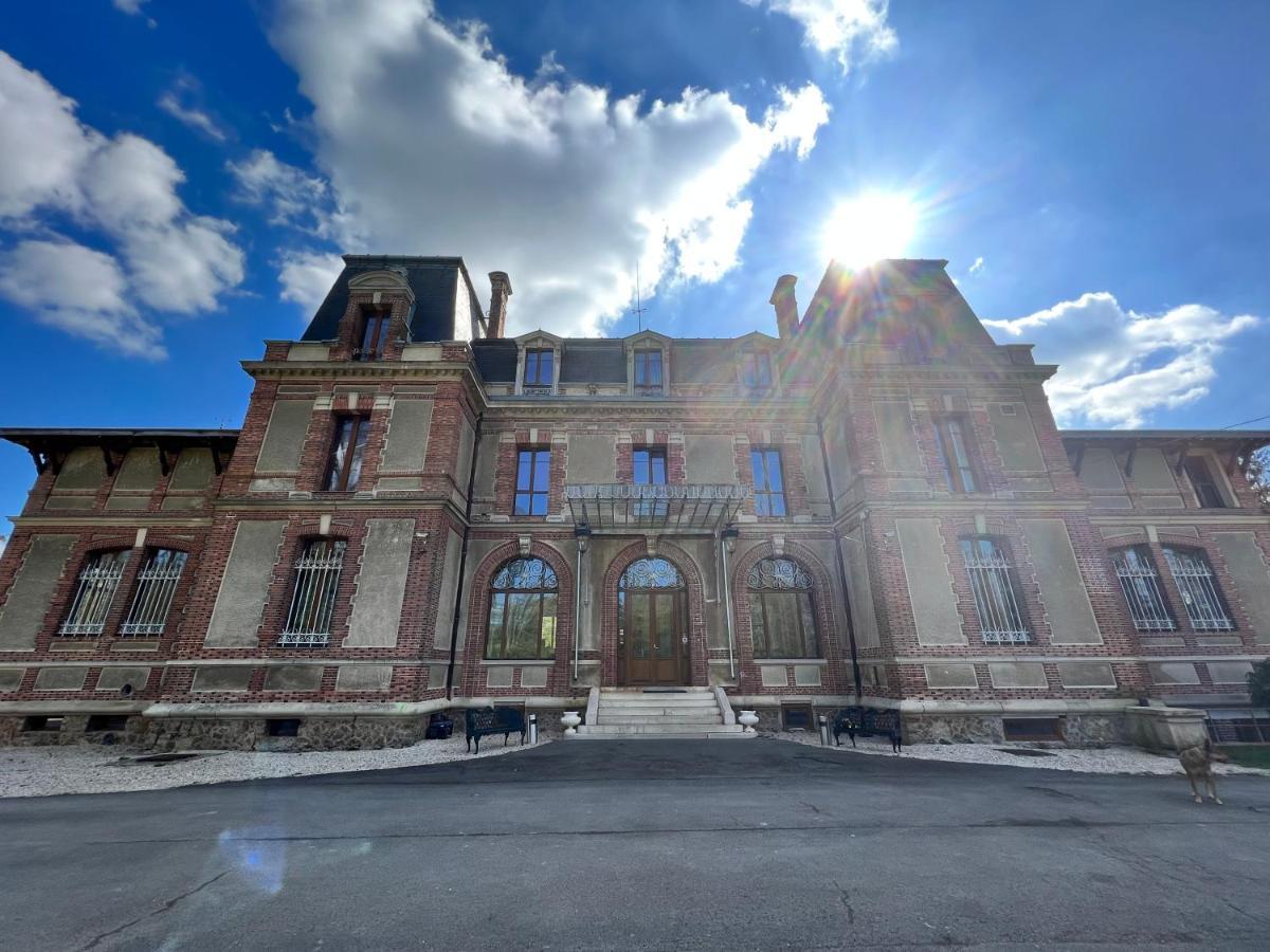 Chateau De Crenille Chaumes-en-Brie Exterior foto